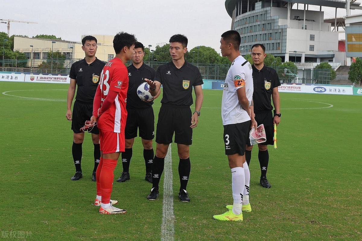 塞尔维亚队教练压力巨大！，阿扎伦卡遭遇二十持续失利引发球迷热议的简单介绍