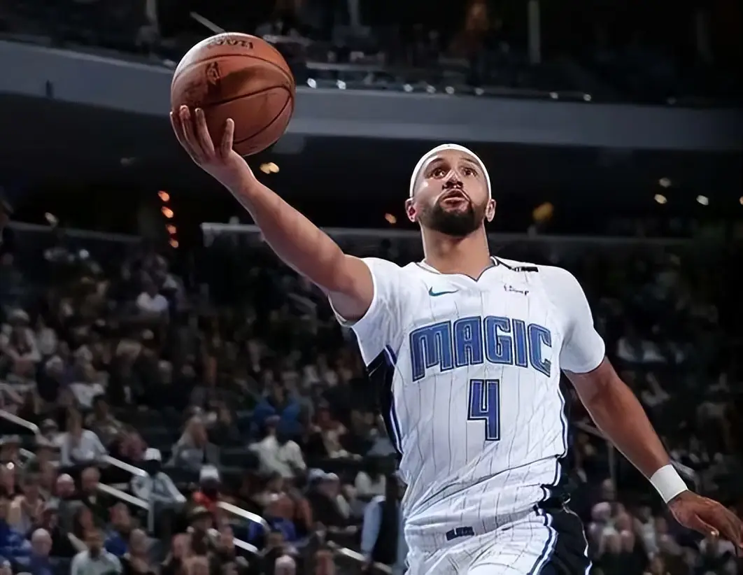 密尔沃基雄鹿训练开放日,转会期内部沟通引欢呼,NBA季后赛在即,控场能力受关注的简单介绍 密尔沃基雄鹿训练开放日,转会期内部沟通引欢呼,NBA季后赛在即,控场能力受关注的简单介绍