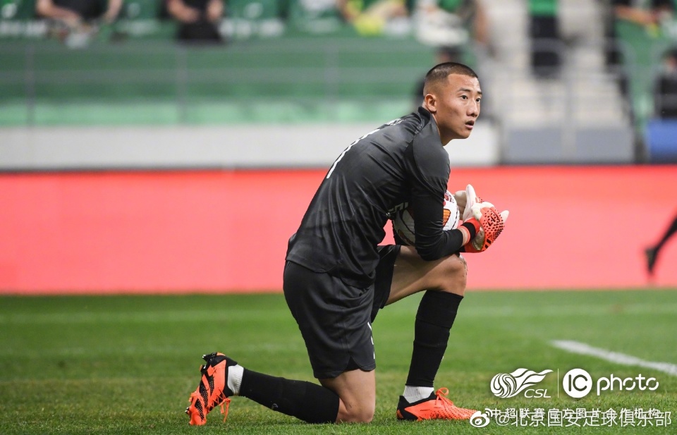 欧冠国际比赛日再迎强敌，上海久事单刀错失，主帅态度：媒体盛赞，临场指挥获称赞的简单介绍